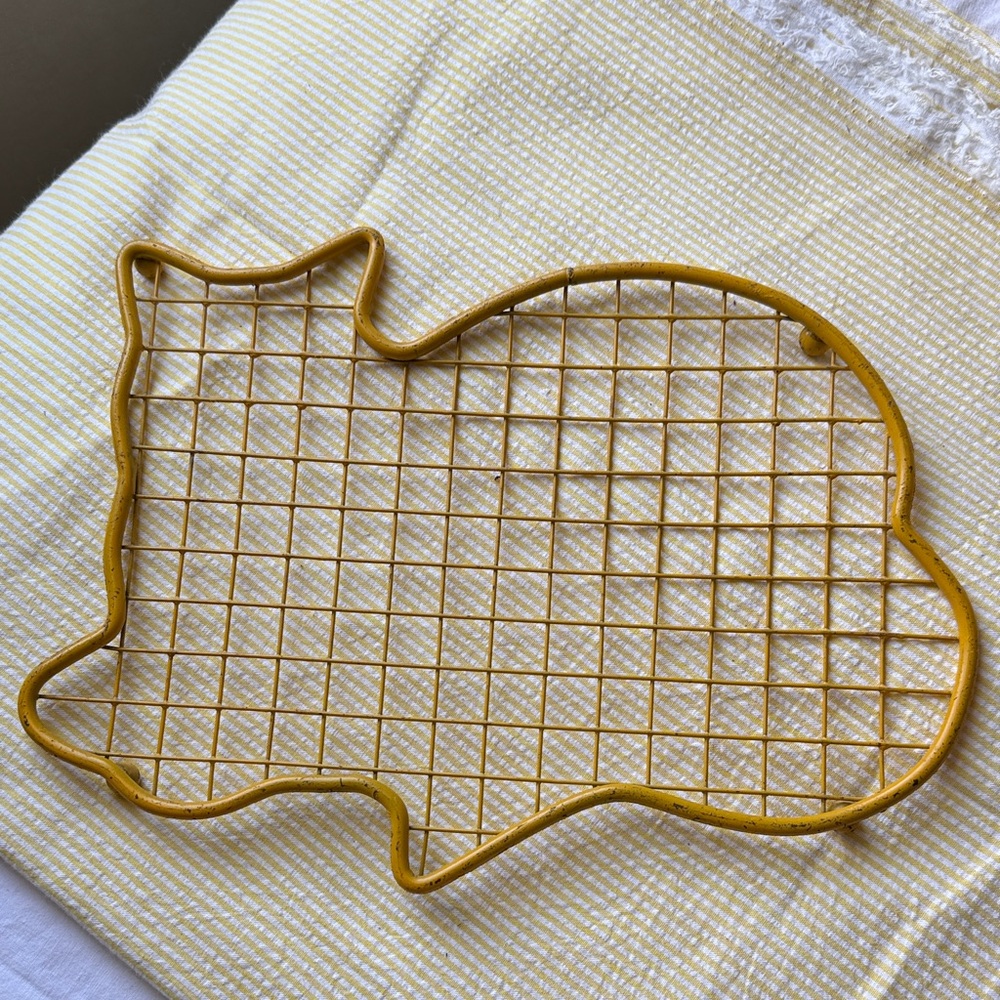 Yellow Decorative Wire Trivet - Cat Shape